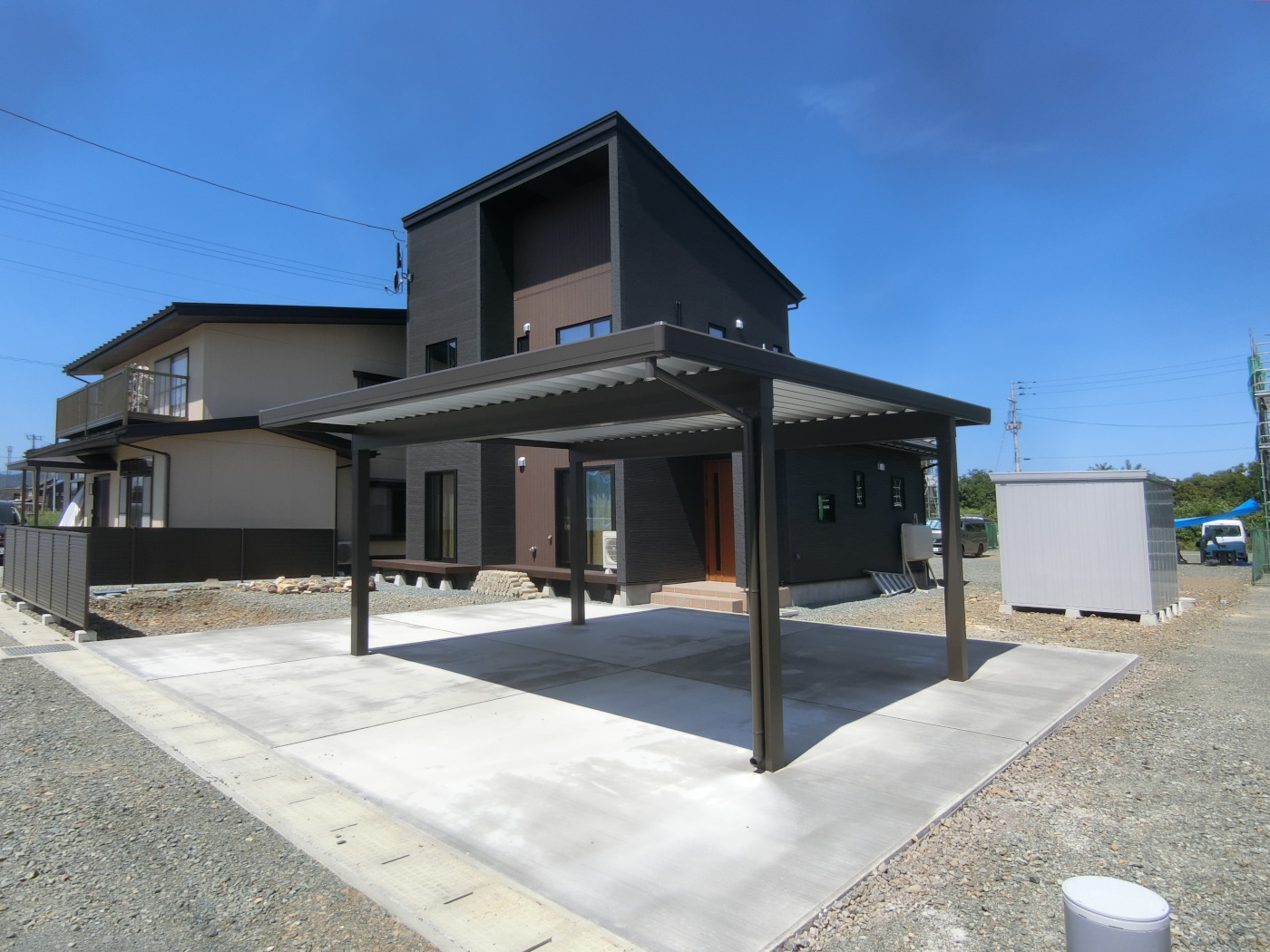 回遊動線があるスクエアモダンの家